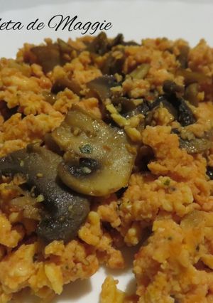 Foto principal de Huevos revueltos con champiñones y jamón serrano