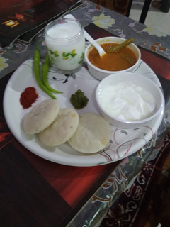 ઈડલી સાંભાર (Idli sambhar recipe in gujrati) રેસીપી મુખ્ય ફોટો