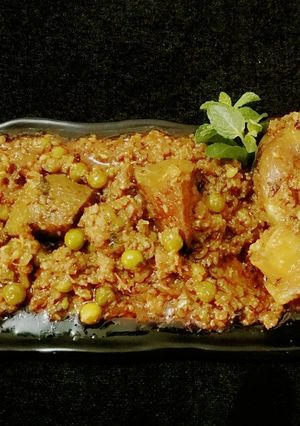 A picture of Mutton Keema kaleji with paya punjabi style.