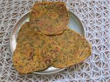 મૂળા ના પાન ના થેપલા (Mooli Paan Thepla Recipe In Gujarati)