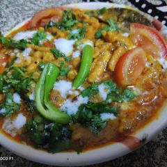 A picture of Sev tamatar.