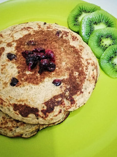 Una foto de Panqueque de avena y plátano apto aplv