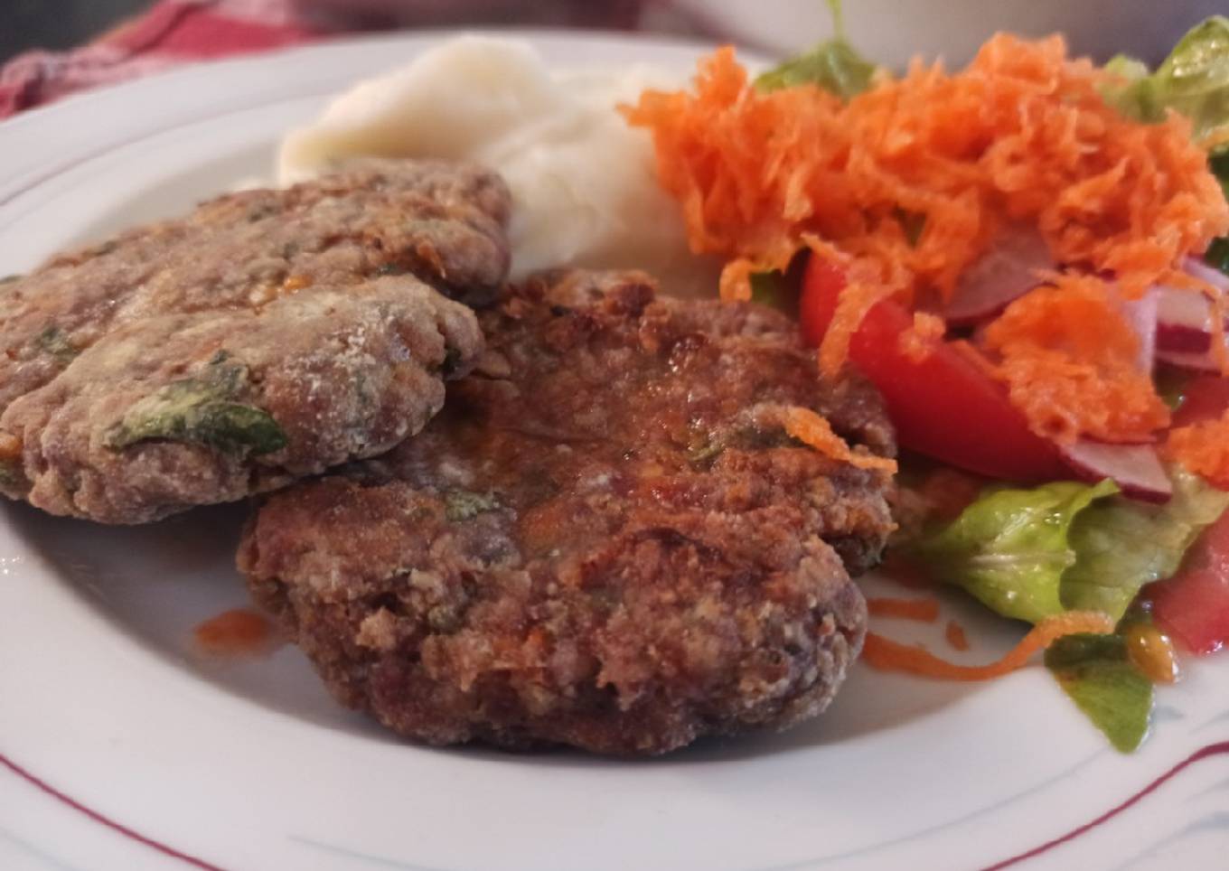 Hamburguesas de carne, avena y zanahoria