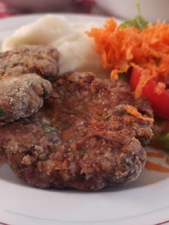 Una foto de Hamburguesas de carne, avena y zanahoria