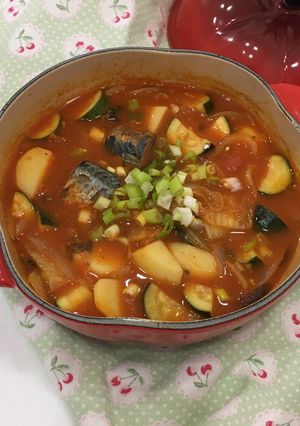 馬鈴薯鯖魚泡菜鍋 的食譜成品照片