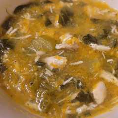 A picture of Sopita de pollo y verduras fácil.