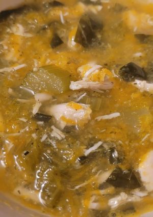 Una foto de Sopita de pollo y verduras fácil