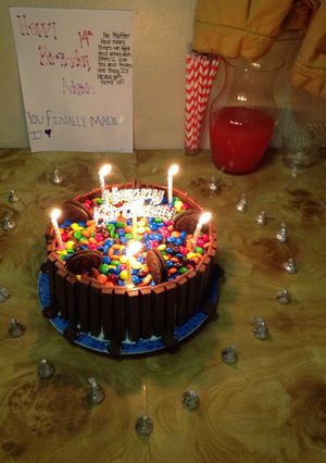 A picture of Kit Kat birthday cake.
