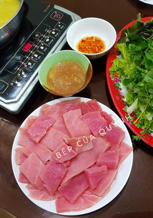 Hình của món Cá ngừ đại dương nhúng sốt thơm.