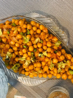 A picture of Dry chanamasala.