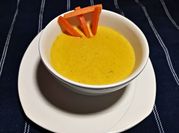 Una foto de salsa bechamel con zanahoria