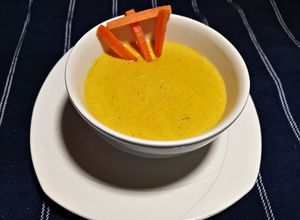 Una foto de Crema de zanahoria, a base de salsa bechamel