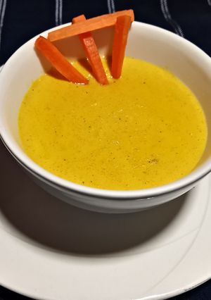 Una foto de Crema de zanahoria, a base de salsa bechamel