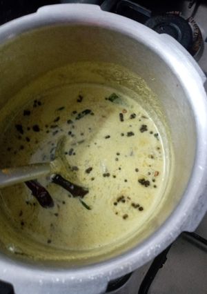 A picture of Moru curry / dahi curry.