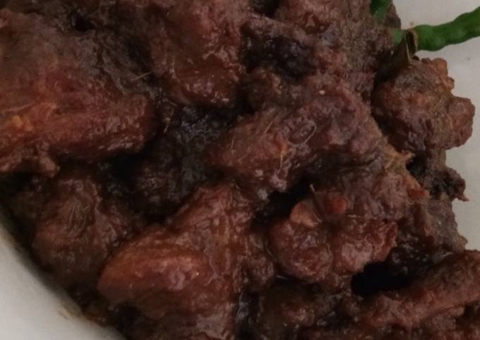 Bagaimana Menyiapkan Rendang daging sapi praktis dan enak Anti Gagal