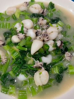 芹菜炒小花枝 的食譜成品照片