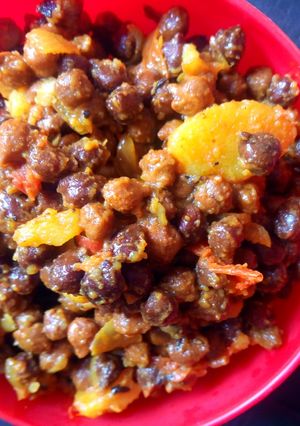 हेल्थी चना चाट (Healthy chana chaat recipe in Hindi) रेसिपी मुख्य फोटो