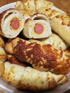 Kifli virslivel/sajttal töltve recept fotója