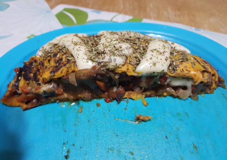 Crepes de calabaza rellenos de vegetales salteados