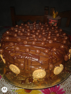Una foto de Torta Bomba de Dulce de leche y chocolate