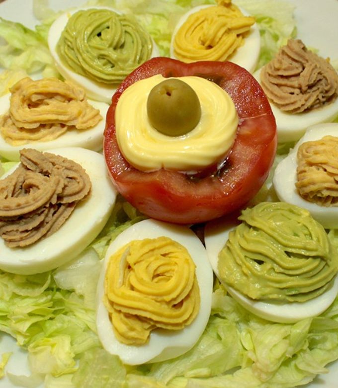Una foto de Huevos Rellenos