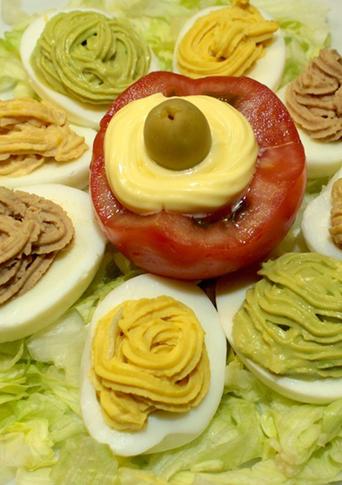 Una foto de Huevos Rellenos