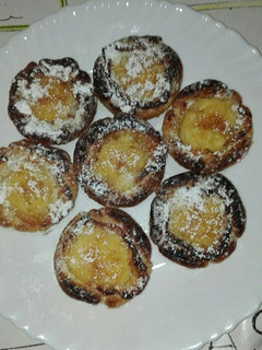 Una foto de Pastelitos rellenos de crema de vainilla quemada