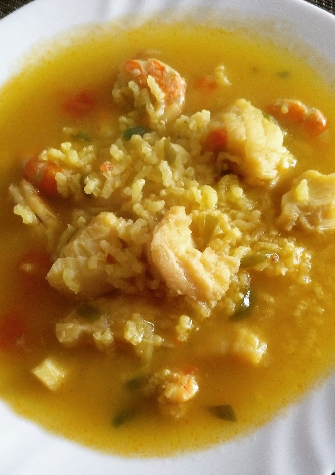 Una foto de Guiso de arroz con bacalao y gambas