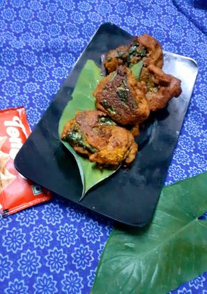 अरबी के पत्ते की पकौड़ी (Arbi ke patte ki pakodi recipe in Hindi) रेसिपी मुख्य फोटो