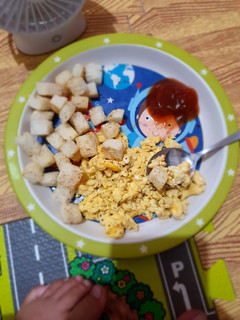 Foto resep Scramble egg with bread toast (anak)