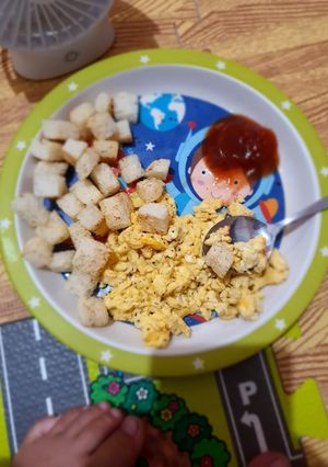 Foto resep Scramble egg with bread toast (anak)