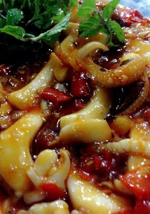 Hình của món Mực xào sa tế cay.