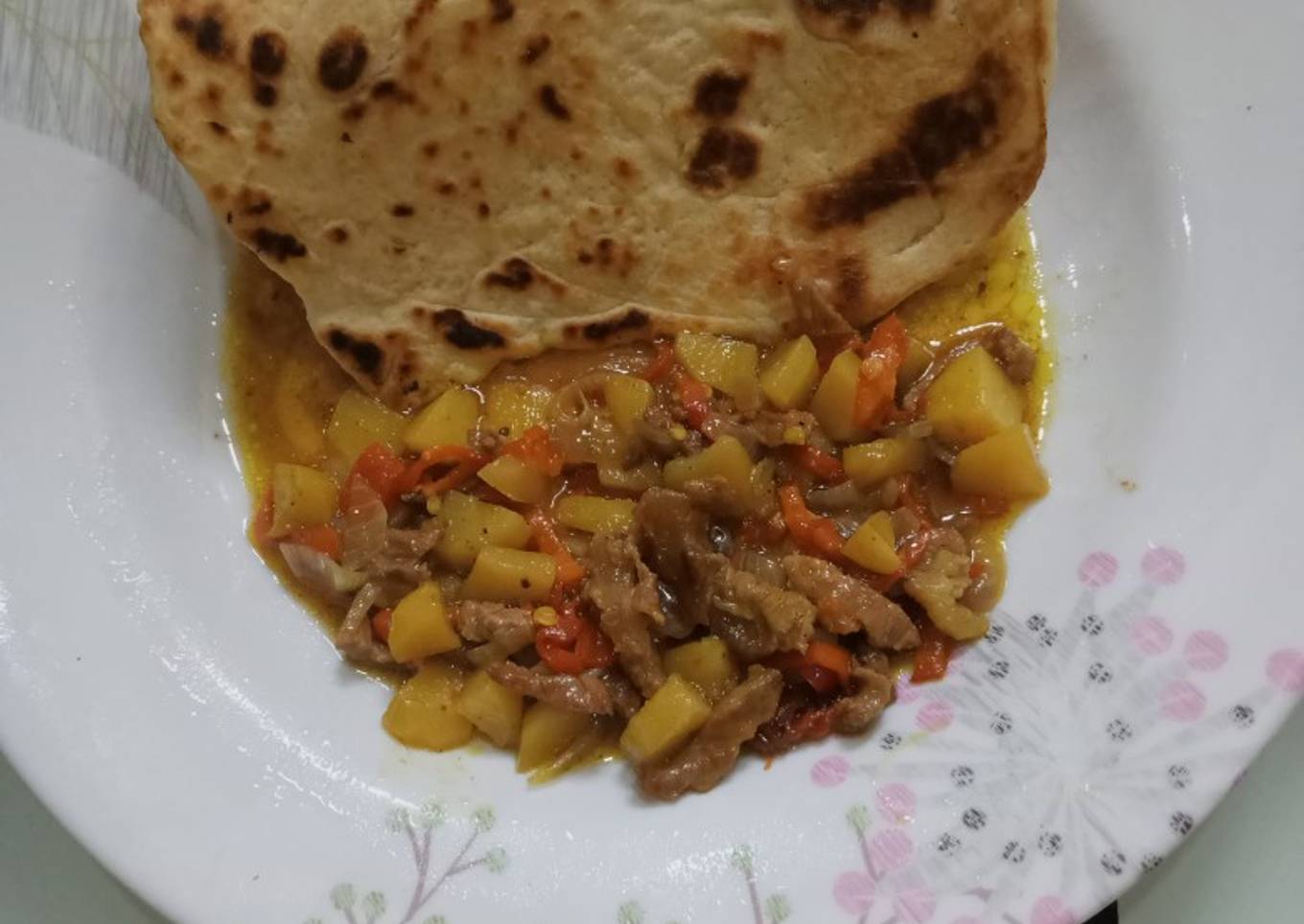 Arabian Khubz with beef and potato soup