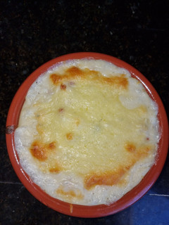 Una foto de Coliflor a la bechamel con jamón y queso gratinado