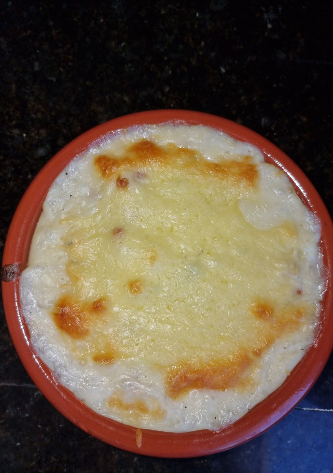 Una foto de Coliflor a la bechamel con jamón y queso gratinado