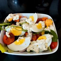 A picture of My Hot Day Salad 🥰🍓🥒🧀🥚.