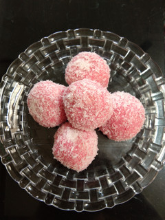 A picture of Coconut ladoo.