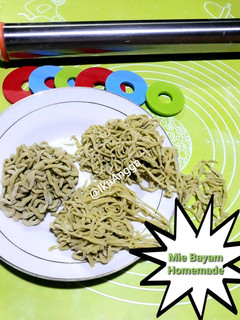 Foto resep Mie bayam homemade