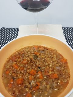 Una foto de Guiso de lentejas vegetariano Express en olla a presión
