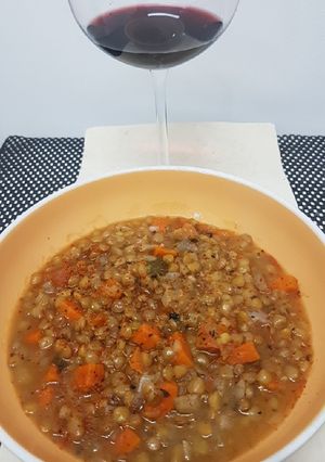 Una foto de Guiso de lentejas vegetariano Express en olla a presión