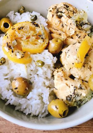 Une photo de Poulet aux citrons et aux olivesAussi sur Instagram @stl_cuisine