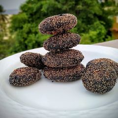 A picture of Red rice and jaggery anarse.