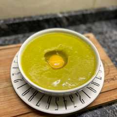 Una foto de Sopa de verduras en Licuadora 🧄🥔🍠🥕