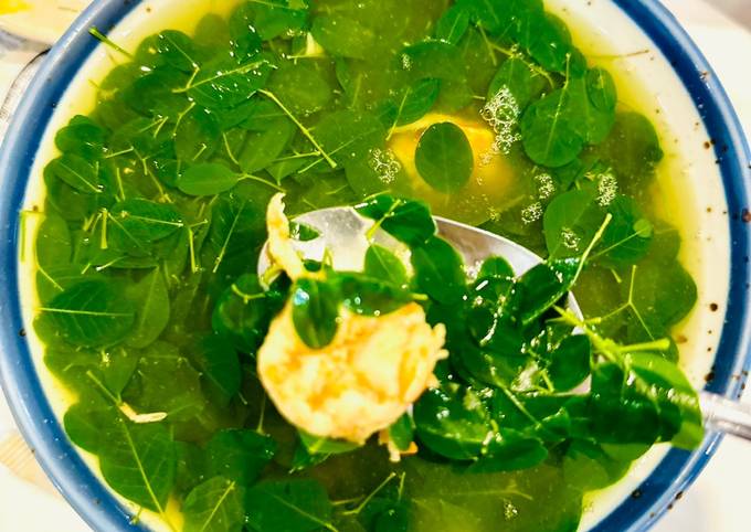 Cách Làm Món Canh rau chùm ngây nấu tôm 🌿🦐 của Dibee - Cookpad