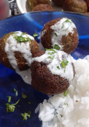 Una foto de Falafel con aderezo de yogur