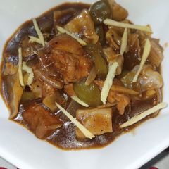 A picture of Chicken ginger with vegetables.