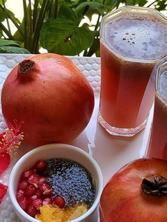 ચીયા સિડસ પોમોગ્રેનેટ જ્યુસ (Chia Seeds Pomegranate Juice Recipe In Gujarati) રેસીપી મુખ્ય ફોટો