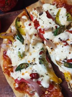 ভেজ পিৎজা (veg pizza recipe in bengali) রেসিপির প্রধান ছবি