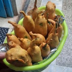 A picture of Mirchi ke pakore.