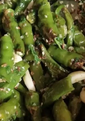 A picture of Green chilli Thecha.